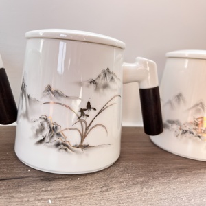 Großhandel niedlichen kreativen handgemachten benutzer definierten Design Porzellan tassen mit Infuser und Deckel Tee becher - Product Image 4