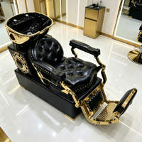 Fauteuil de lavage de luxe noir et or avec design inclinable, station de lavage de cheveux en cuir capitonné avec bac plaqué or