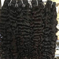 Lots de Cheveux Bouclés Indiens Bruts Non Traités, Extensions de Cheveux Humains Vierges en Gros, Fournisseur en Gros de Cheveux Indiens Bruts Alignés dans le Sens de la Cuticule