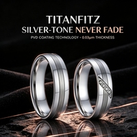 Titanfitz 1 paire d'anneaux de couple modernes argentés hypoallergéniques en acier inoxydable 316L, ensemble de alliances pour lui et pour elle avec zircone 5A