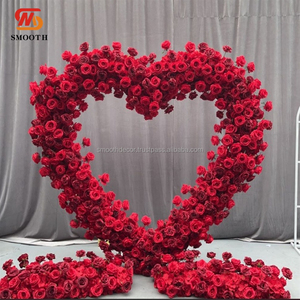 Arche de fleurs rouges artificielles en forme de coeur en gros lisse pour la décoration de toile de fond de mariage Design floral lisse - Product Image 1