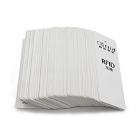 Étiquette de vêtement RFID EPC Gen2 UHF Papier M730 Mémoire 512 bits Étanche Portée de lecture 3-6m pour la gestion des stocks de vêtements