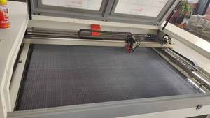 Máquina de grabado de corte por láser CO2 personalizable de fábrica de China Máquina de corte multifuncional - Product Image 5