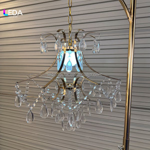 Lámpara LED de Piso Elegante de Metal LEDA con Candelabro de Cristal para Decoración de Bodas - Product Image 6