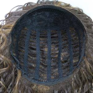 Nouveautés Cheveux Synthétiques Bouclés Personnalisés <span class=keywords><strong>Demi</strong></span>-Perruques à Bandeau Cheveux Aligné à la Cuticule Fixées pour Femmes Noires - Product Image 4