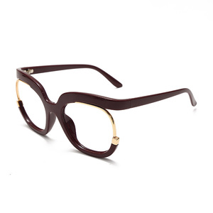Lunettes de soleil <span class=keywords><strong>tendance</strong></span> pour femmes UNOC <span class=keywords><strong>2022</strong></span>, marque personnalisée, grande monture, anti-lumière bleue, verres optiques en matériau PC, montures blanches et rouges transparentes - Product Image 4