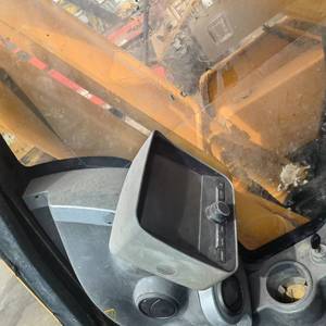 Excavadora de cadenas Hyundai 215 de 21 toneladas, 2022, certificada por la EPA y CE, en excelentes condiciones, de segunda mano, con motor, bomba de engranajes y componentes originales. - Product Image 5