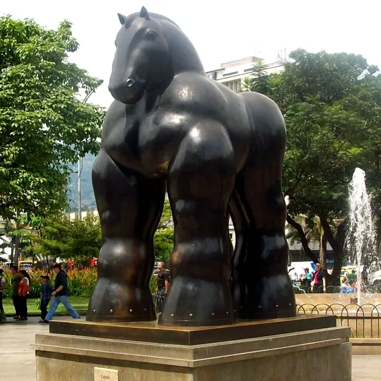 สวนตกแต่งโลหะหล่อบรอนซ์ประติมากรรมยักษ์ขนาด Botero ม้ารูปปั้น