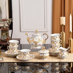 Vajilla Comercial de Porcelana China con Baño de Oro Rojo, Estilo Europeo, con Diseño de Patrón Alegre y Festivo para Restaurantes - Product Image 5