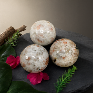 Sphère/boule en pierre de soleil - Énergie/Reiki/Cristal thérapeutique - 2 pouces (5 cm) de diamètre et 170 g - UNIQUEMENT UNE PIÈCE - Product Image 3