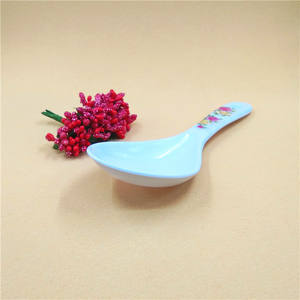 Cuchara de arroz de melamina engrosada, cuchara de arroz de uso diario, cuchara de melamina impresa imitación porcelana, vajilla de cocina al por mayor - Product Image 2