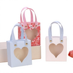 Bolsa de Regalo Ecológica de Cartón Color Marfil con Ventana en Forma de Corazón, Bolsa de Papel para Regalos y Manualidades - Product Image 1