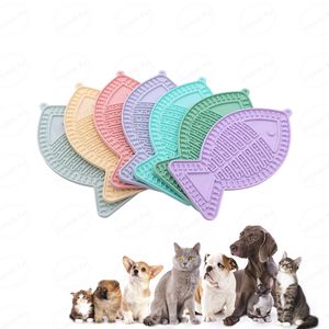 Thiết kế mới vật nuôi liếm Mat cá có hình dạng không trượt Silicone Dog Cat chậm Feeder - Product Image 1