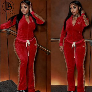 Completo Tuta in Velluto Autunnale Personalizzabile con Logo 3D, Giacca con Zip a Righe Leopardate e Leggings, Set Lounge 2 Pezzi <span class=keywords><strong>Abbigliamento</strong></span> <span class=keywords><strong>Donna</strong></span> - Product Image 1
