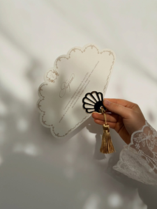 Carte de mariage en forme d'éventail festonné, style vintage, avec motif floral doré, poignée en acrylique, pour <span class=keywords><strong>faire</strong></span>-<span class=keywords><strong>part</strong></span> de mariage et menu personnalisé - Product Image 2