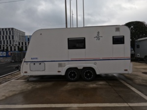 Caravane <span class=keywords><strong>de</strong></span> camping confortable à double essieu en aluminium pour voyages en famille, camping-car <span class=keywords><strong>de</strong></span> luxe avec cuisine et salle <span class=keywords><strong>de</strong></span> bain - Product Image 3