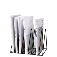 Étagère à livres et à journaux en métal triangulaire moderne simple, support à livres, petite bibliothèque, rangement de bureau, décoration