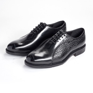 รองเท้าหนังลำลองแบบสวมสำหรับผู้ชาย XuanWu ทำจากหนังวัวคุณภาพสูง หัวเหล็ก ดีไซน์ลายนูนทันสมัย เหมาะสำหรับใส่ทำงานในฤดูใบไม้ร่วง - Product Image 6