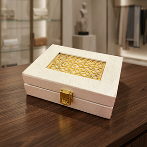 Boîte à pièces de monnaie en bois rectangulaire blanche avec incrustation dorée pour 2 pièces, boîte de rangement artisanale moderne pour collectionneurs - Product Image 1
