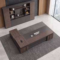 Ensemble de bureau et chaise de direction haut de gamme, panneau de classe E0, mobilier en bois moderne et épuré pour bureau de directeur ou de PDG féminine