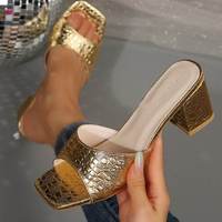 Nouvelles Sandales d'été pour femmes grande taille à talons hauts, brillantes, couleur unie, talon épais, bout carré
