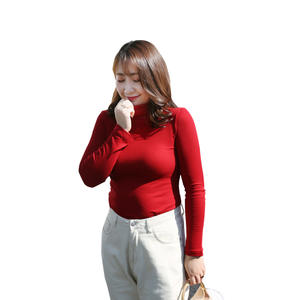 เสื้อถักคอสูงของผู้หญิงแบบแฟชั่นแขนยาวเข้ารูปผ้าฝ้ายสีพื้น N6822สีดำสีแดง - Product Image 1