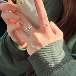 Anillo de Estrella de Mar Minimalista de Plata de Ley S925 para Mujer, Anillo de Dedo Índice Mate Esmerilado, Diseño de Nicho, Accesorio de Moda Versátil - Product Image 2