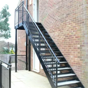 Stringers כפול חיצוני מפוברק מדרגות עיצוב מדרגות מתכת עם טרדות מתכת או עץ אשור עץ