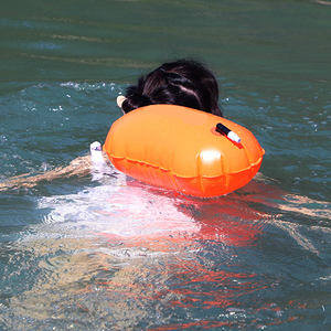 Bouée <span class=keywords><strong>de</strong></span> <span class=keywords><strong>natation</strong></span> pour triathlètes en eaux libres, kayakistes, haute visibilité, 0,35 mm, PVC respectueux <span class=keywords><strong>de</strong></span> l'environnement, couleurs personnalisables, durable - Product Image 6
