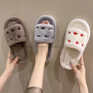 Nouvelle conception, semelle en PVC de qualité supérieure, pantoufles plates pour femme, dessus en fourrure de lapin artificielle, pantoufles d'intérieur pour femme avec de bons produits - Product Image 1