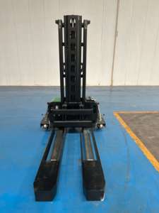 รถยกไฟฟ้าแบบเต็มรูปแบบ 1.5 ตัน พร้อมขาแบบ Straddle สำหรับใช้งานบนพื้นที่ขรุขระและในร้านอาหาร - Product Image 5