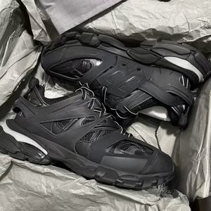 Chaussures de course LED unisexes 2026 Track 3.0 en cuir véritable, style vintage, décontractées, pour homme - Product Image 3