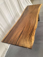 Prix d'usine Plateau de table en bois massif à bord naturel, dalle de bois pour comptoirs et plans de travail, table de bureau et table à manger en bois naturel