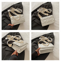 Sac à bandoulière pour femme, style mode, blanc, texture matelassée, chaîne dorée, sac de créateur, sacs personnalisés, sacs féminins