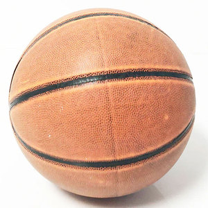 Ballons de basket en caoutchouc écologiques, durables et abordables, avec revêtement en PVC, chambre à air en caoutchouc naturel, pour usage intérieur/extérieur, tailles et couleurs personnalisables, logo sur mesure. - Product Image 3
