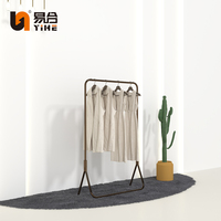 Présentoir de vêtements moderne en acier de luxe pour la décoration intérieure des magasins Directement de l'usine pour la publicité de mode dans les magasins de vêtements