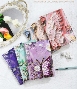 Quaderno in Pelle PU con Farfalle e Paesaggi, Design Creativo con Stampa a Colori, Formato A5, Ideale come Regalo - Product Image 2