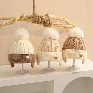 Chapeau d'hiver pour bébé de style coréen assorti aux couleurs, en laine <span class=keywords><strong>tricot</strong></span>ée, chaud, avec un pompon en fourrure, chapeau pour enfants - Product Image 2