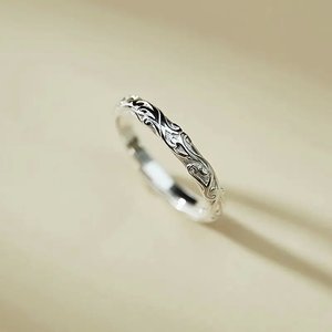 Anello alla Moda con Motivo Floreale, Design Minimalista ed Elegante, Gioiello da Indossare Quotidianamente per Donne - Product Image 1