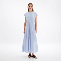 Nouvelle Robe Midi Femme Bleu Clair à Col Rond Manches Courtes Taille Smockée Plissée Asymétrique à Volants Personnalisée Vente en Gros