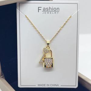 Venta al por mayor amor colgante de acero inoxidable collar de oro Simple Collar chapado en oro para las mujeres - Product Image 2