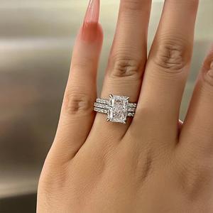 Anello di Fidanzamento con Diamante Taglio Radiant in Oro Bianco, Diamanti Naturali Colore D con Pietre Laterali per Donna - Product Image 6