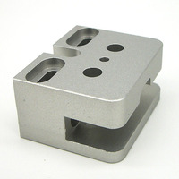 Support de serrage en aluminium anodisé usiné CNC sur 3 axes, bloc de fixation réglable à fentes pour équipement d'automatisation