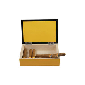 Caja de Cigarros de Cedro Española de Alta Calidad, Hecha a Mano con Laca de Lujo, Acabado Brillante, Personalizable en Dos Colores, Humidor de Cigarros de Cedro - Product Image 1