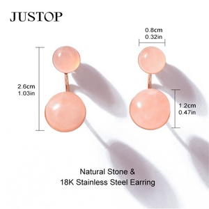 Vente en gros de petites boucles d'oreilles en agate noire en acier inoxydable or 18 - Product Image 3