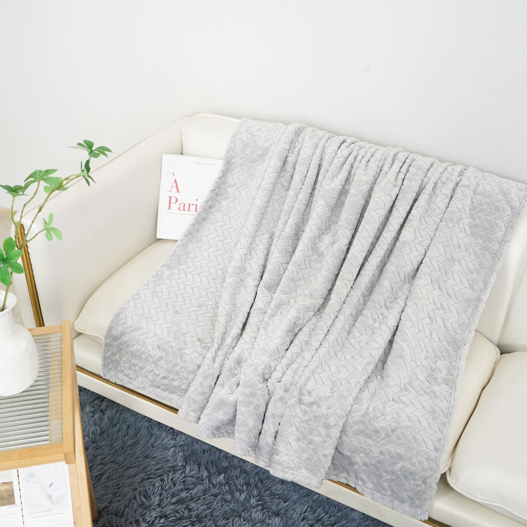 สีเทาอ่อน