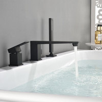 Robinet de douche monocommande moderne en laiton à montage sur pont pour baignoire autoportante avec jet cascade pour usage hôtelier