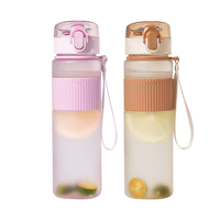 Bouteilles d'eau pour excursion en plein air Bouteille d'eau classique en plastique personnalisée pour le sport