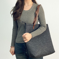 Sac à bandoulière en feutre gris foncé avec logo personnalisé tendance Sacs fourre-tout pour femmes Sacs à main pour femmes avec poignée en cuir