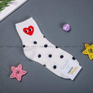 Conception de vente chaude pas cher loisirs coréen noir et blanc rayé chaussettes motif moyen Tube personnalité sport rayé chaussettes - Product Image 6